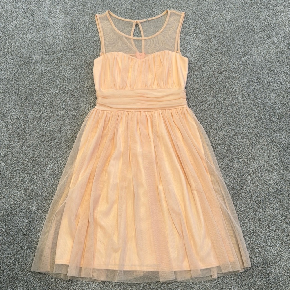 Women’s Strapless Dress